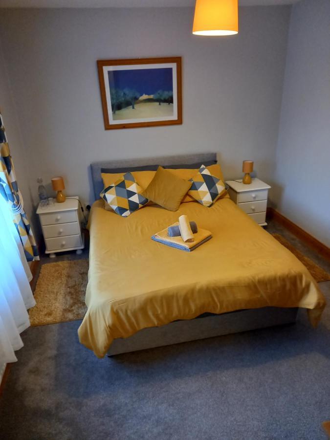 A New U Country Cottage Clynacartan Extérieur photo