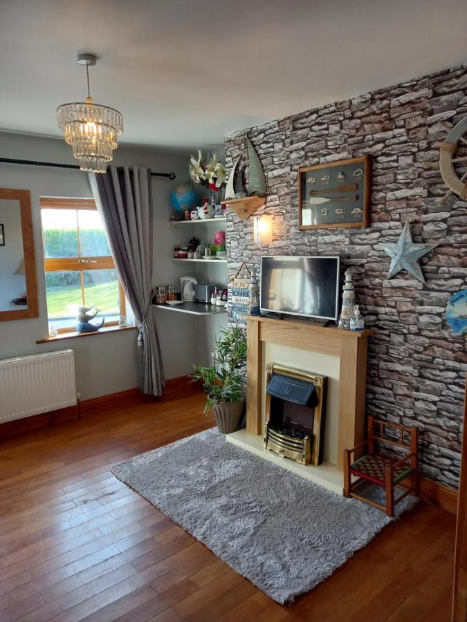 A New U Country Cottage Clynacartan Extérieur photo
