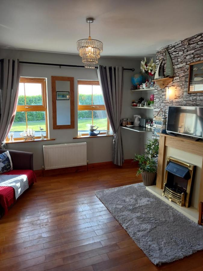 A New U Country Cottage Clynacartan Extérieur photo