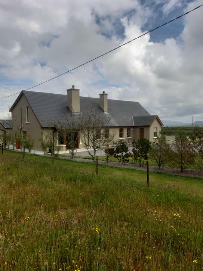 A New U Country Cottage Clynacartan Extérieur photo